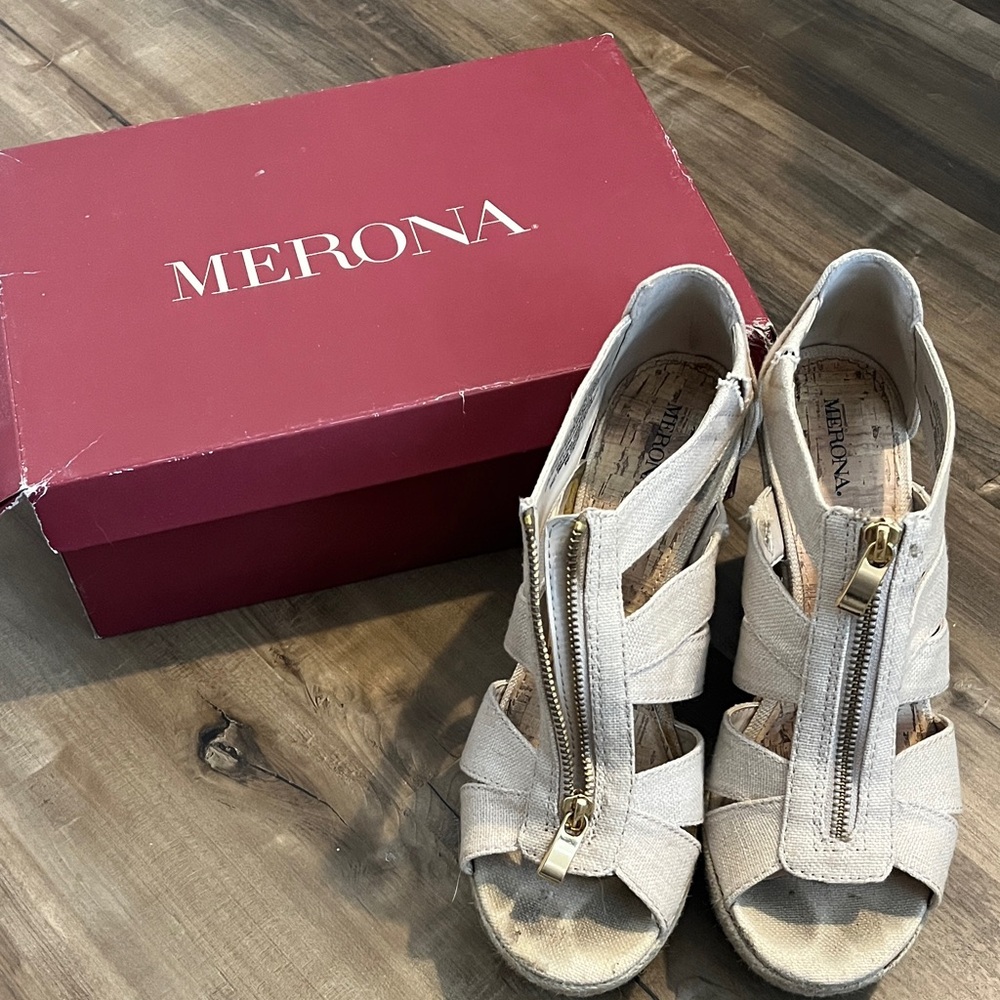 Merona Women's Tan Sandals with Gold Zipper